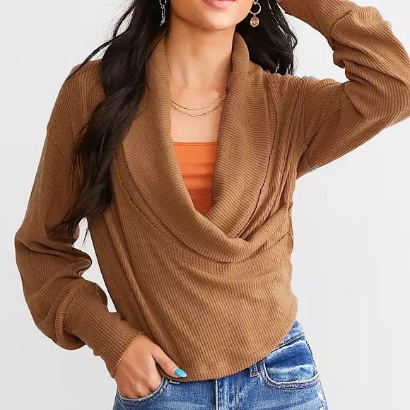 NEW Free People We The Free Hold Me
Close Pullover - Picture 12 of 12